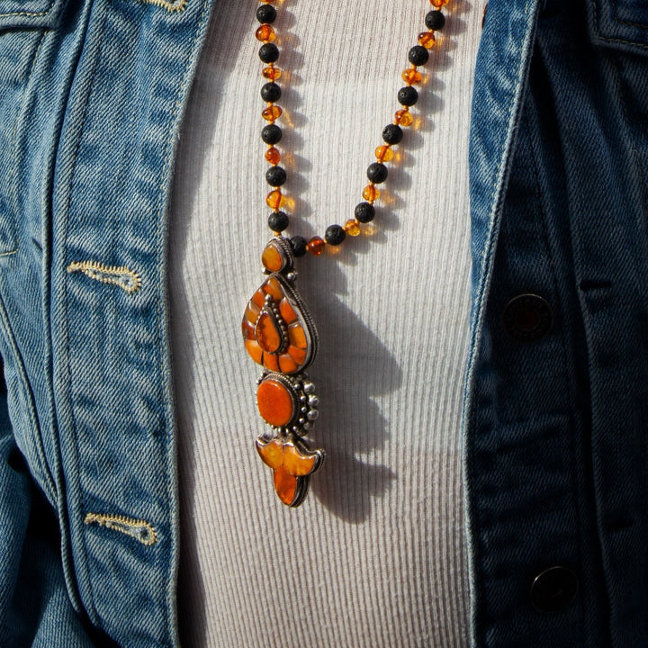 Limited Edition 17: Bernstein - Lava - Kette mit altem Akor - Anhänger - Atelier Tibet