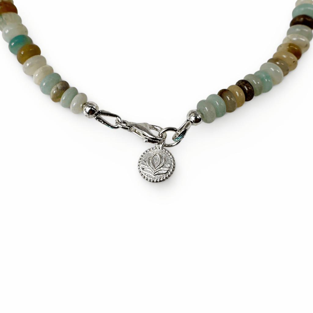 Mala - Armband mit Amazonit und Lotus - Anhänger aus Silber - Atelier Tibet