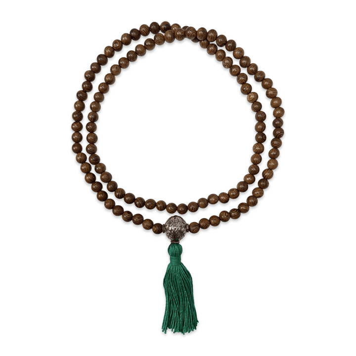 Mala aus gemasertem Holz mit handgeschmiedeter Guruperle und Quaste - Atelier Tibet