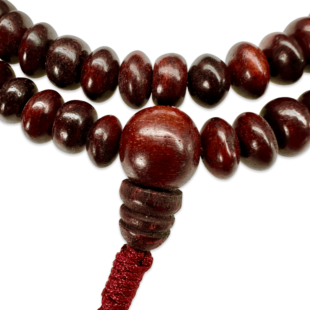 Mala aus rotem Sandelholz mit linsenförmigen Perlen - Atelier Tibet