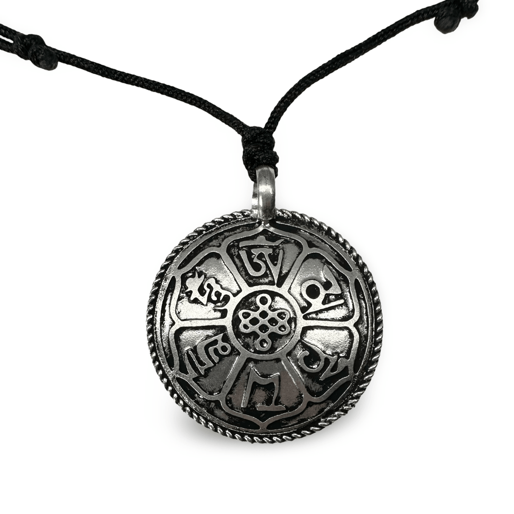 Mantra - Amulett aus Weissmetall mit Anhängerschnur - Atelier Tibet