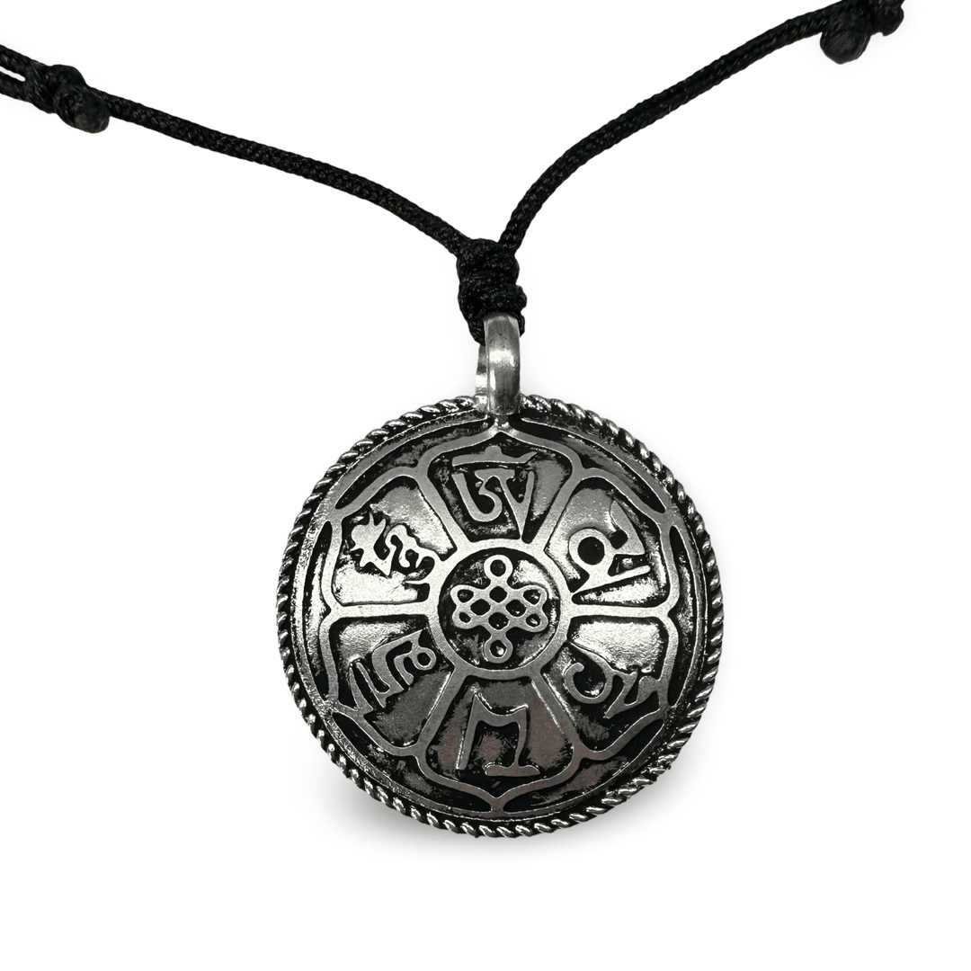 Mantra - Amulett aus Weissmetall mit Anhängerschnur - Atelier Tibet