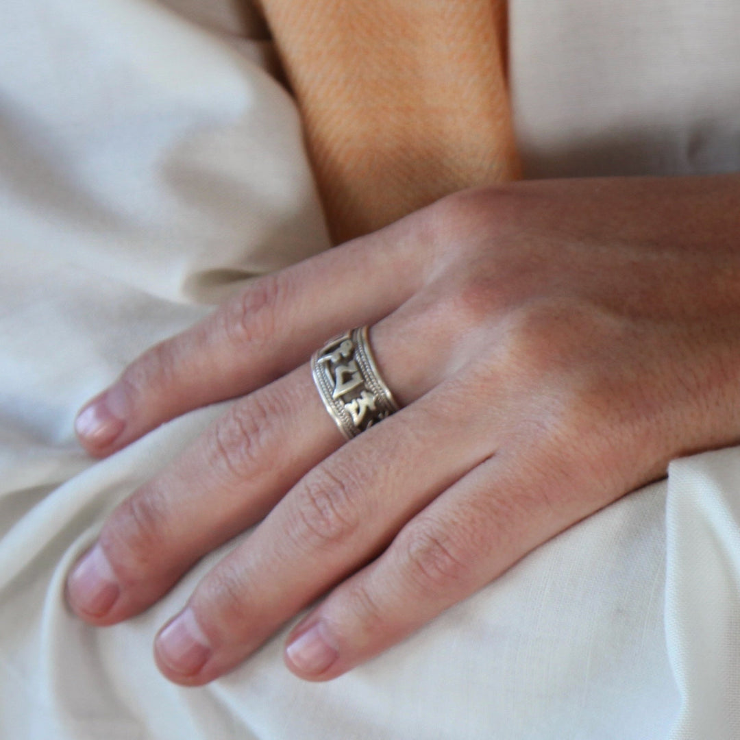 Mantra - Ring aus Silber - Atelier Tibet