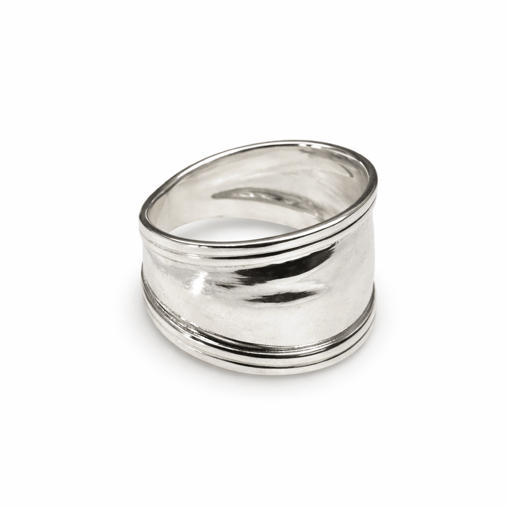 Massiver Silberring mit geschwungener Form - Atelier Tibet