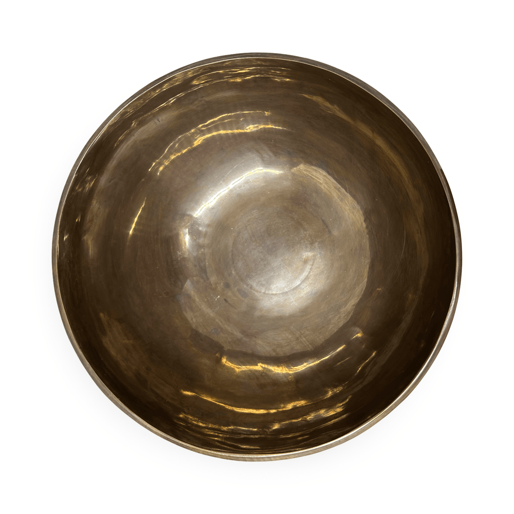 Mittelgrosse Klangschale mit dunkler «antiker» Patina ⌀ 16 - 21 cm - Atelier Tibet