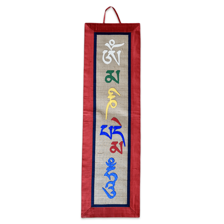 «Om Mani Padme Hum» - Wandbehang aus Seidenbrokat - Atelier Tibet