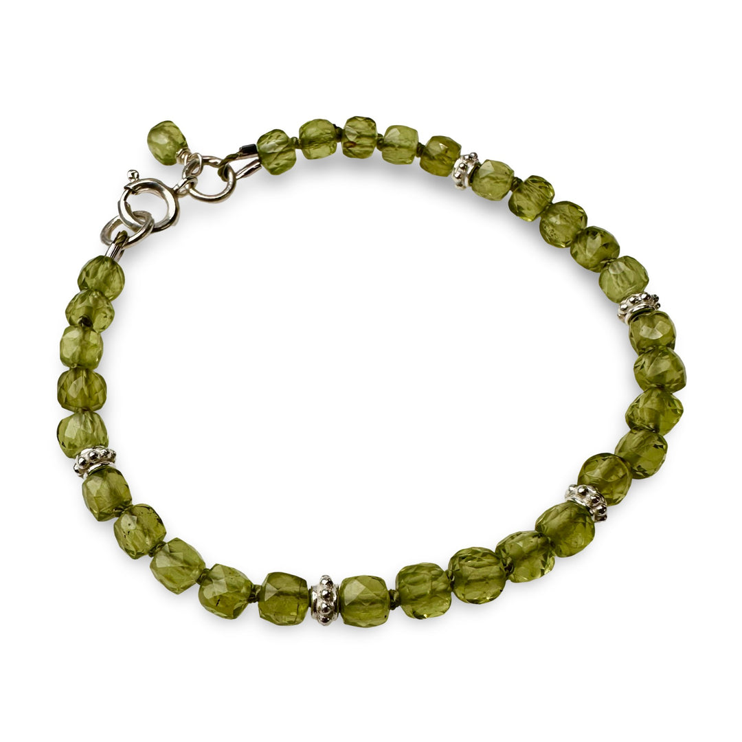 Peridot Mala Armband mit Silberperlen - Atelier Tibet