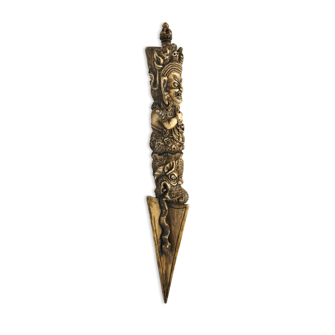 Phurpa aus Knochen mit zornvoller Schutzgottheit - Atelier Tibet