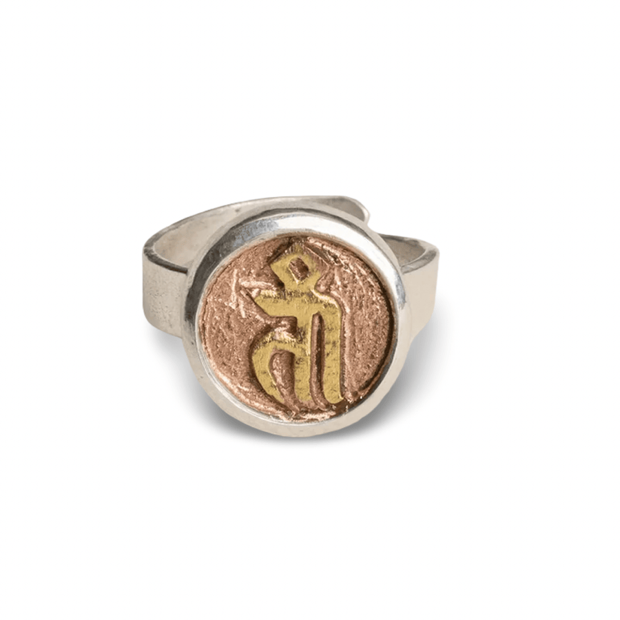 Ring mit Keimsilbe Tam, feuervergoldet · CHARU × Khyenle - Atelier Tibet