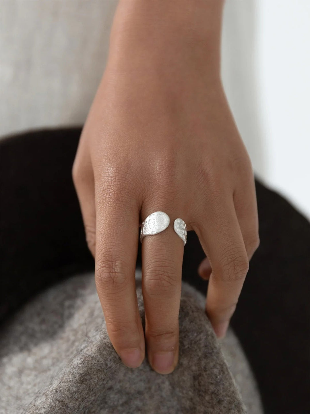 Ring «Schneeleoparden-Schwanz» aus Silber · CHARU × Yitso - Atelier Tibet