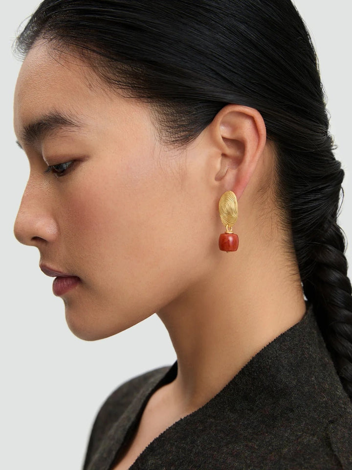 Ritso · Vergoldete Ohrhänger mit Achat · CHARU × Yitso - Atelier Tibet