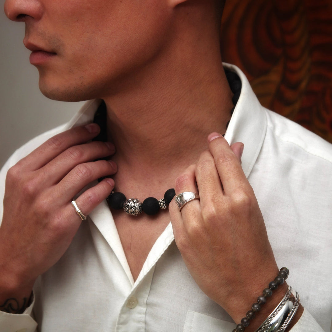 Schwere Lava - Kette mit Silber - Perlen - Atelier Tibet