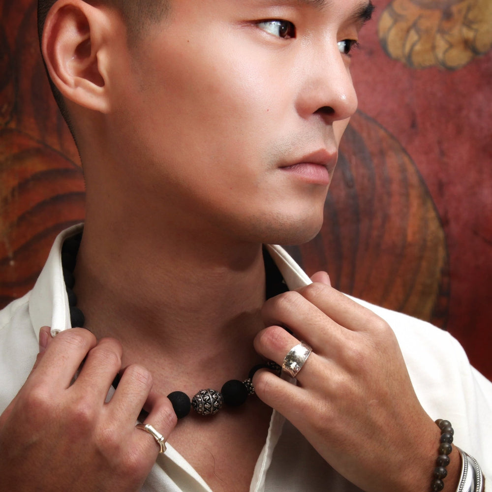 Schwere Lava - Kette mit Silber - Perlen - Atelier Tibet