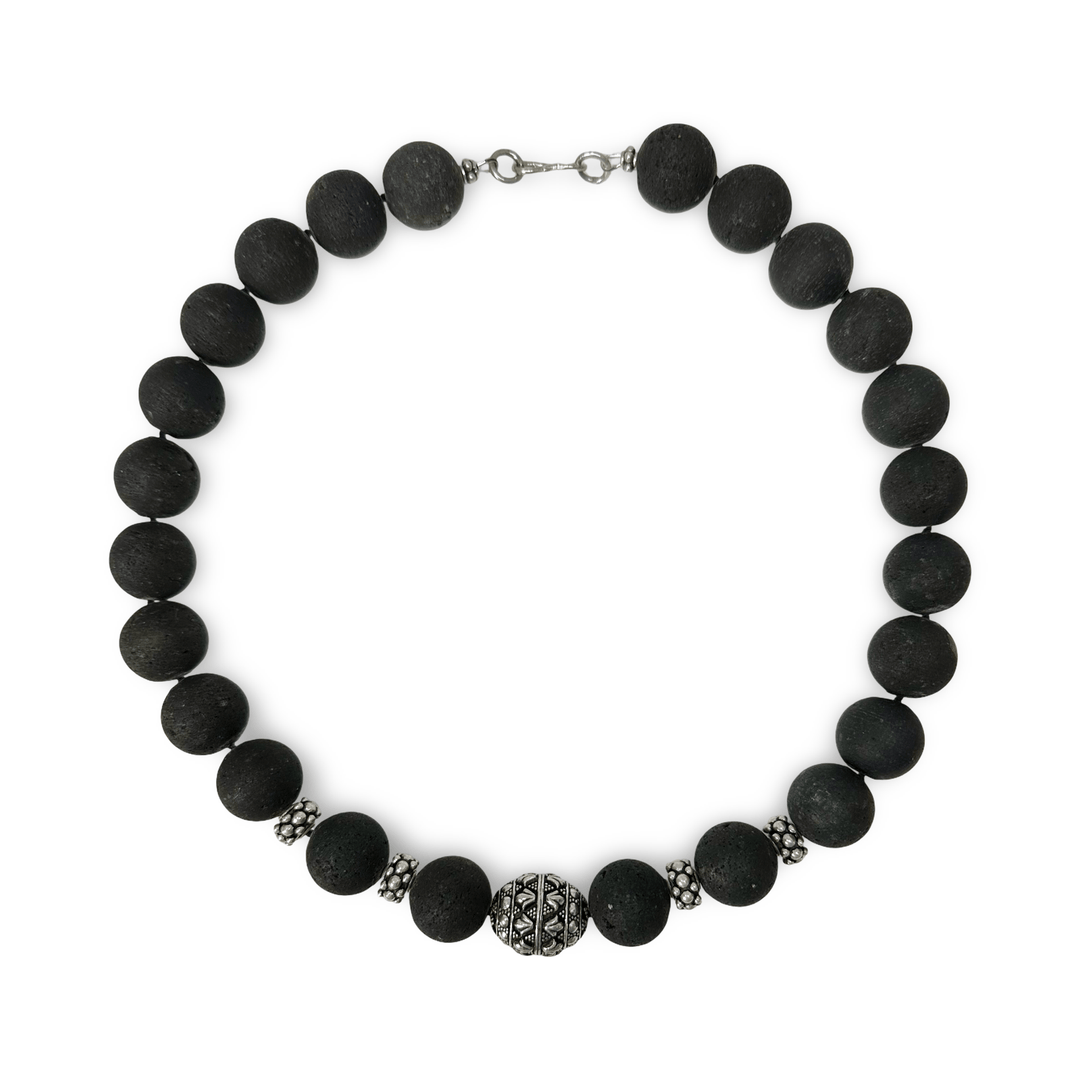 Schwere Lava - Kette mit Silber - Perlen - Atelier Tibet