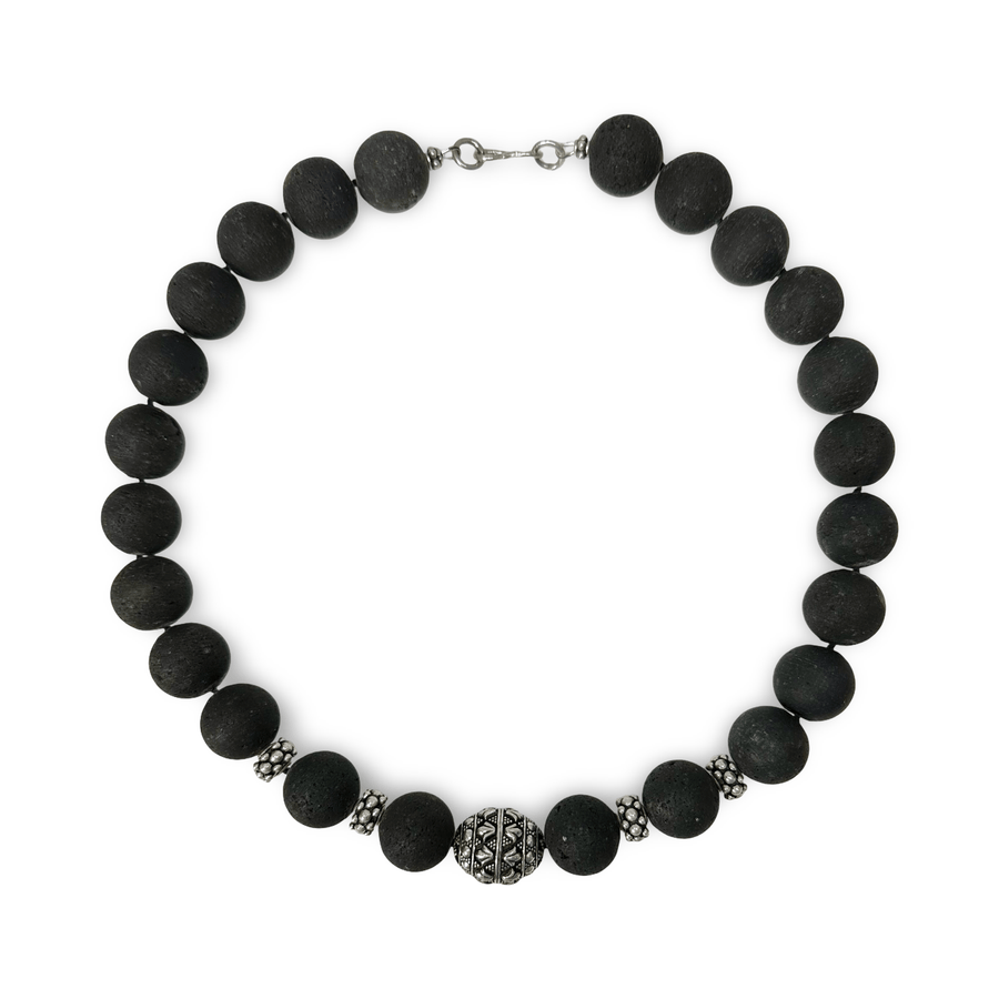 Schwere Lava - Kette mit Silber - Perlen - Atelier Tibet