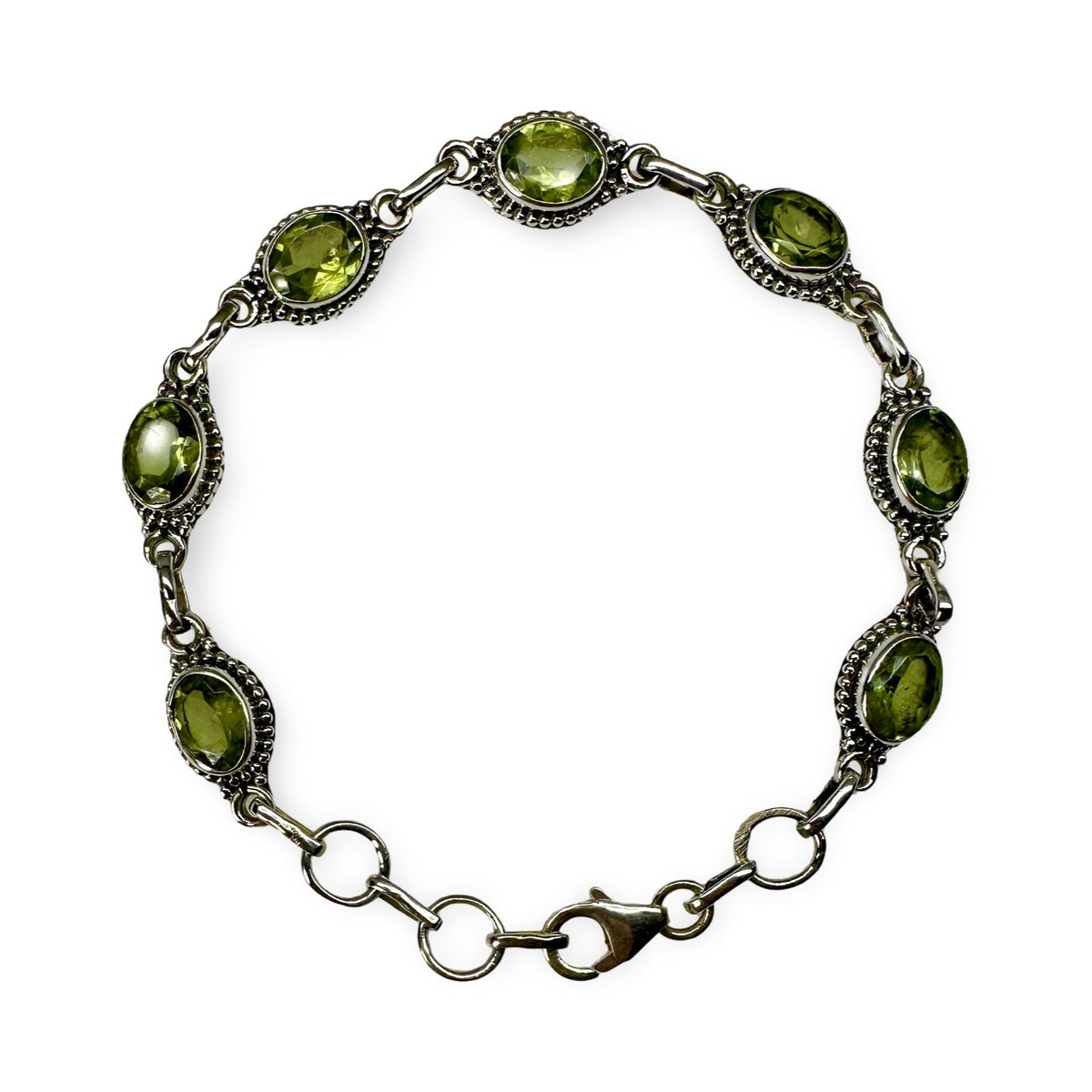 Silber - Armkette mit ovalem Peridot - Atelier Tibet