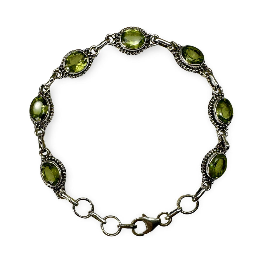 Silber - Armkette mit ovalem Peridot - Atelier Tibet