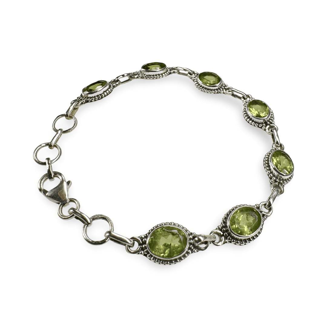 Silber - Armkette mit ovalem Peridot - Atelier Tibet