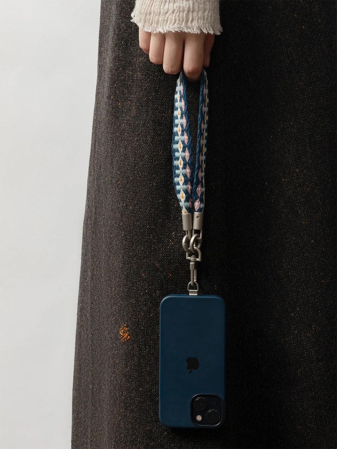 Smartphone Handschlaufe aus Tibet · CHARU × Tsoten - Atelier Tibet