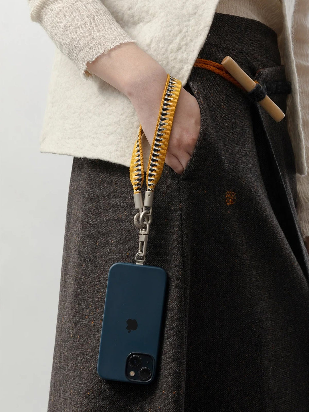 Smartphone Handschlaufe aus Tibet · CHARU × Tsoten - Atelier Tibet