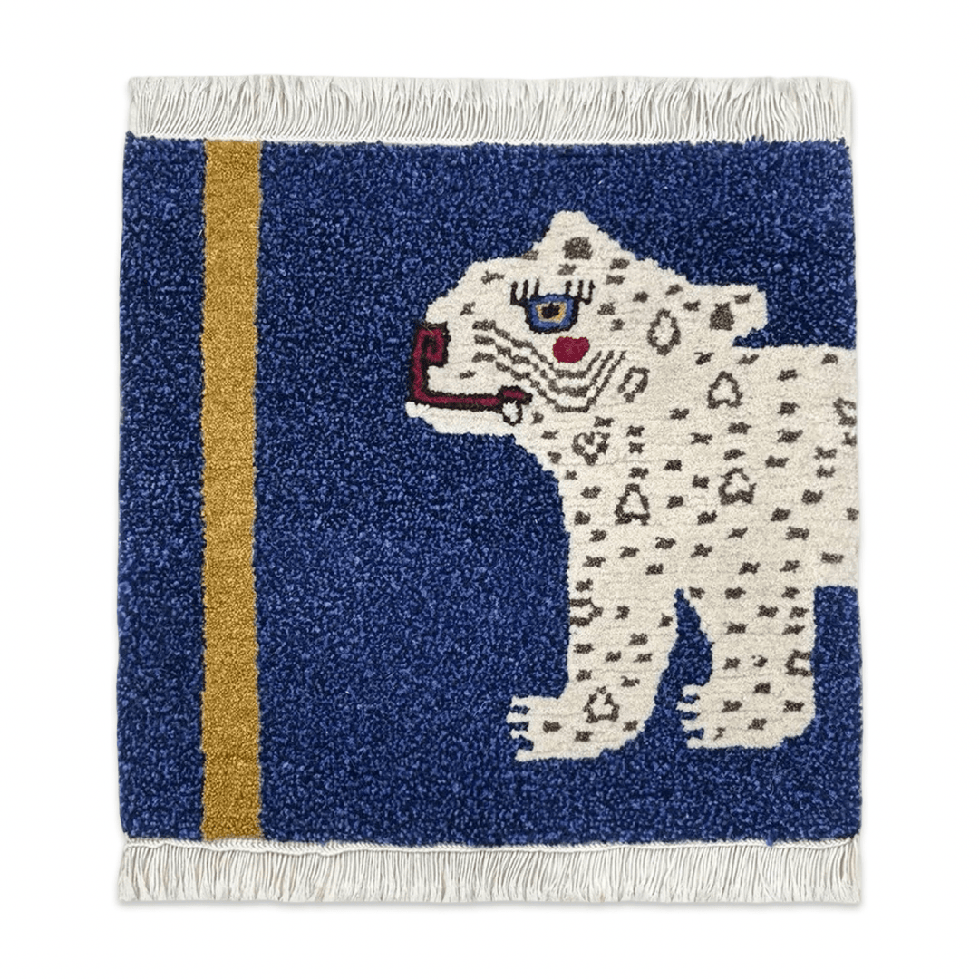 «Snowland Spirit» · Handgeknüpfter Schneeleopard-Sitzteppich · CHARU × Sayol - Atelier Tibet