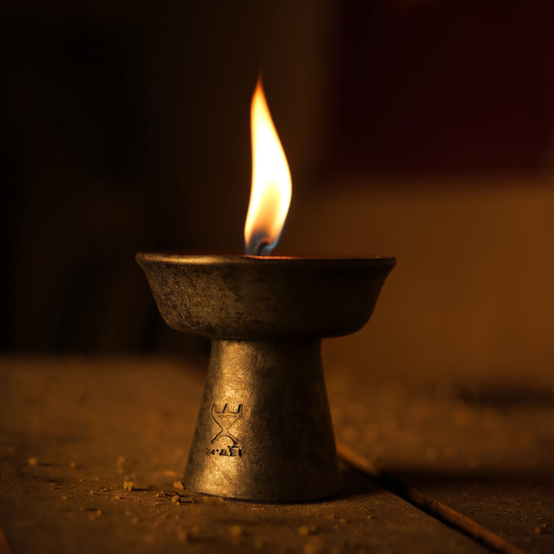 Tibetische Butterlampe & Räucherhalter · Schwarzkeramik aus Banma · CHARU - Atelier Tibet