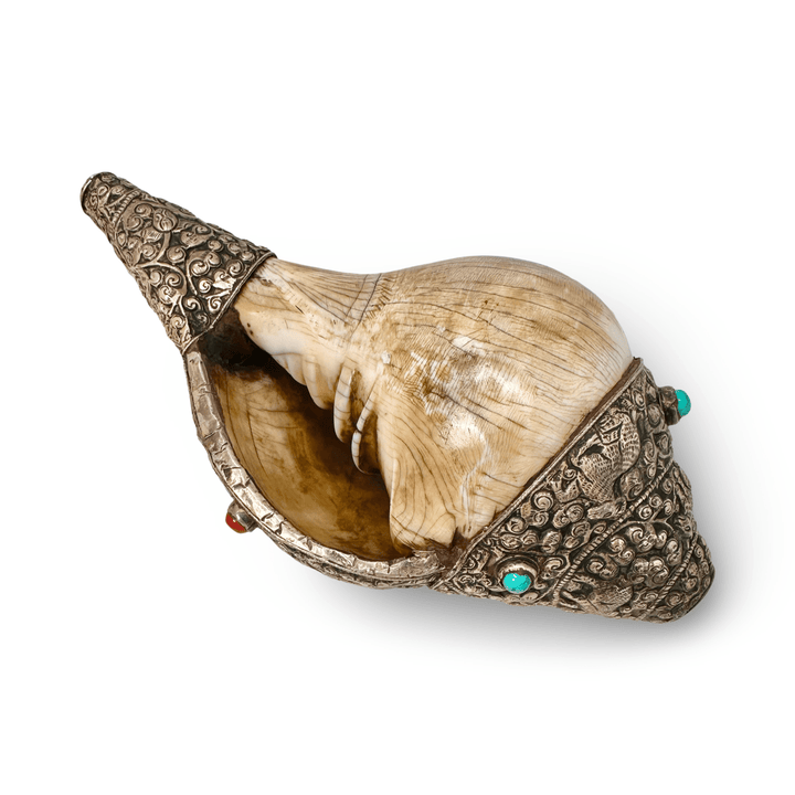 Tibetische Dungkar mit Ganesha - Darstellung – Silbermontierung mit Türkis und Koralle - Atelier Tibet