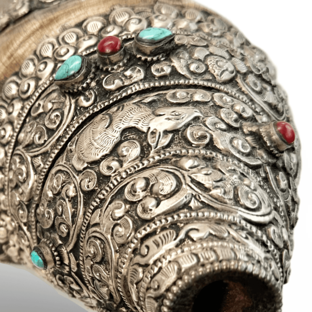 Tibetische Dungkar – Silbermontierung mit Türkis und Koralle - Atelier Tibet