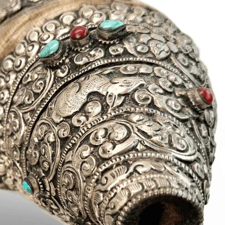 Tibetische Dungkar – Silbermontierung mit Türkis und Koralle - Atelier Tibet