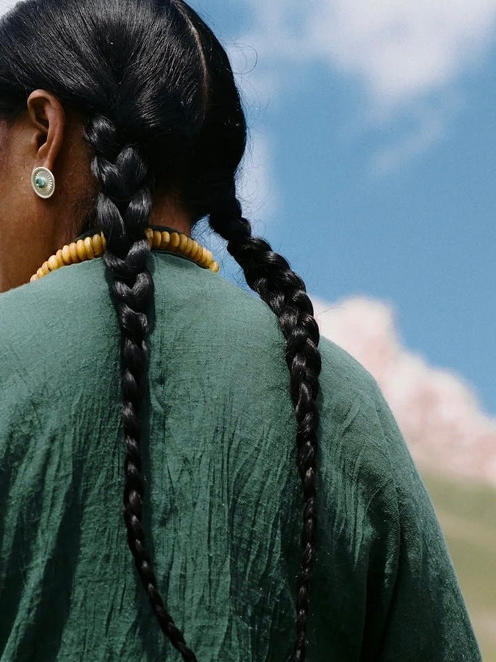 Tibetische Ohrstecker mit Türkis und Silber · CHARU × Yitso - Atelier Tibet