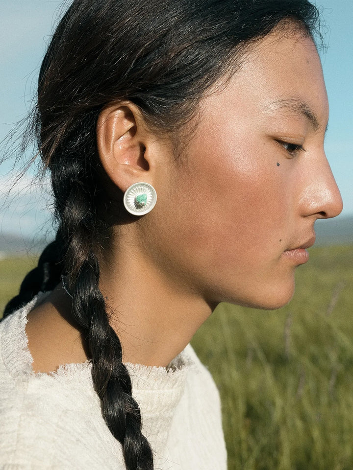 Tibetische Ohrstecker mit Türkis und Silber · CHARU × Yitso - Atelier Tibet