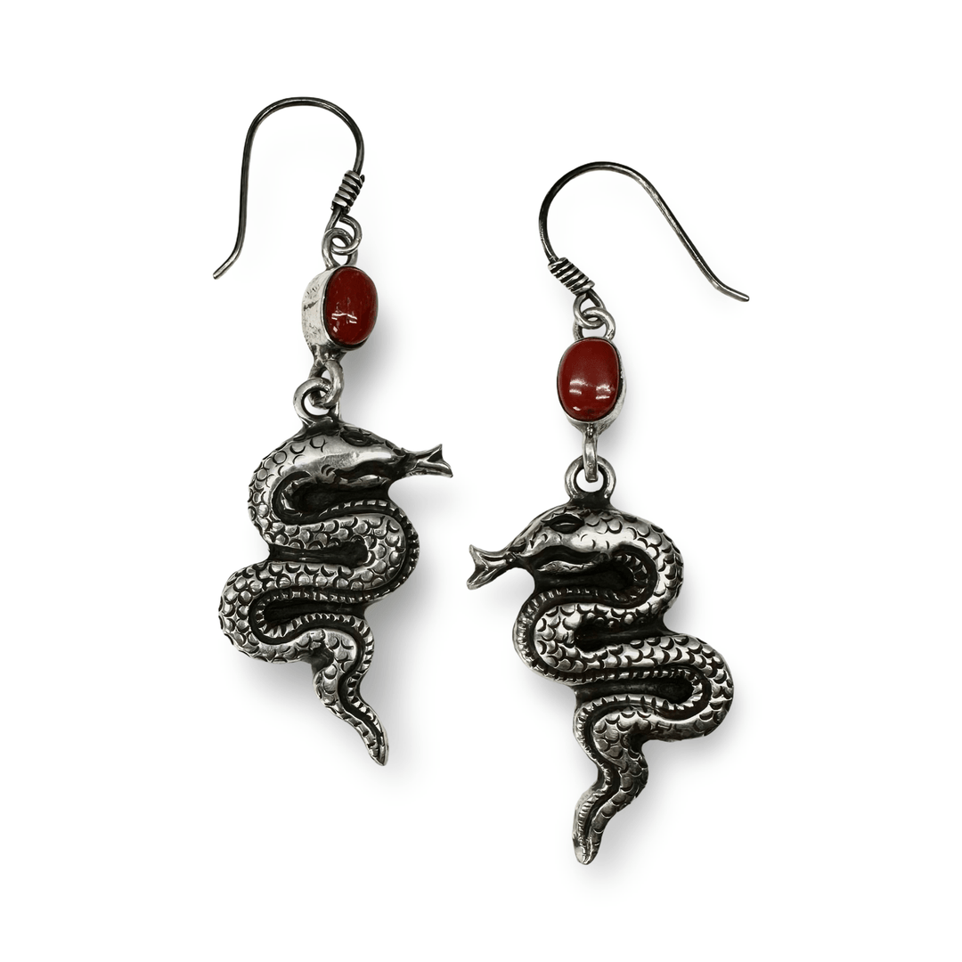 Tibetische Schlangen Ohranhänger aus Silber mit Koralle - Atelier Tibet