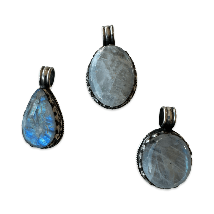 Tibetischer Silber - Anhänger mit Mondstein - Atelier Tibet