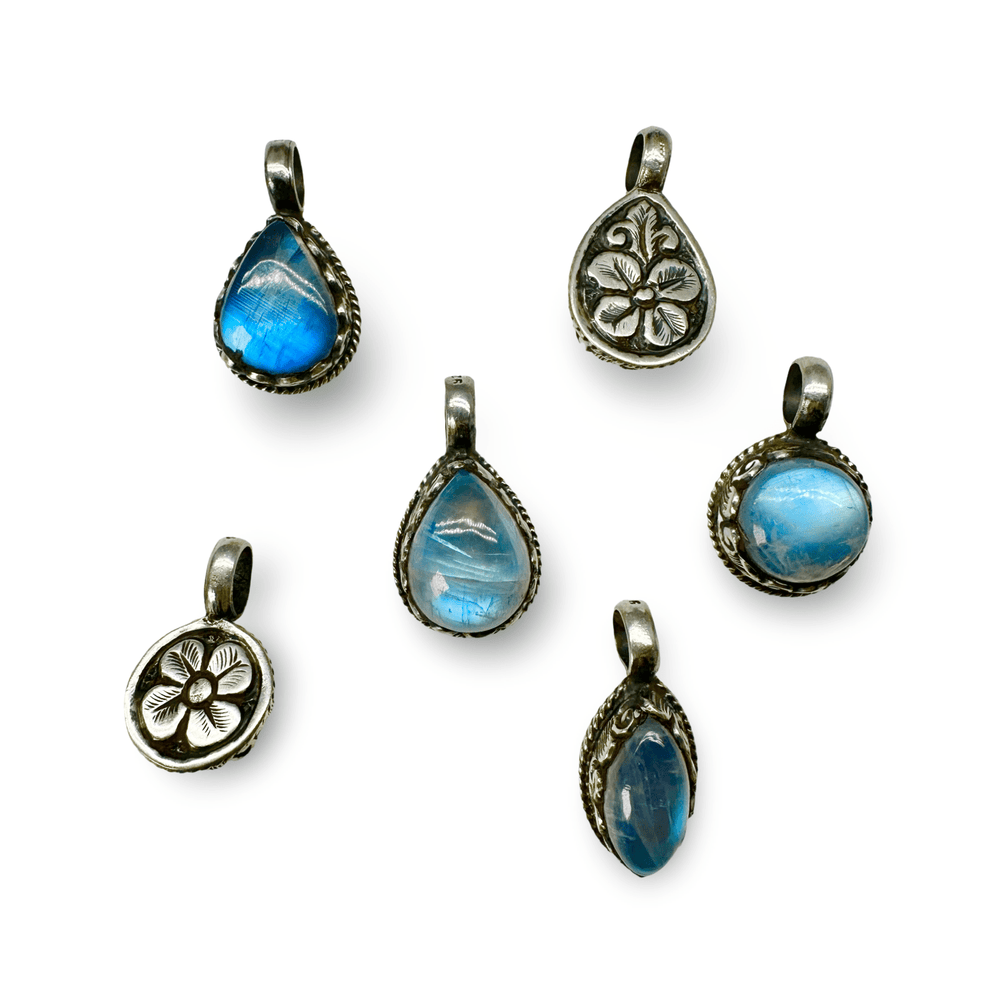 Tibetischer Silber - Anhänger mit Mondstein - Atelier Tibet