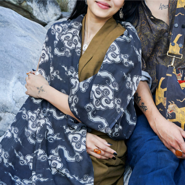 Tibetischer Wolken Schal «Stormy Cloud» • 100% Merino • Studio Losel - Atelier Tibet