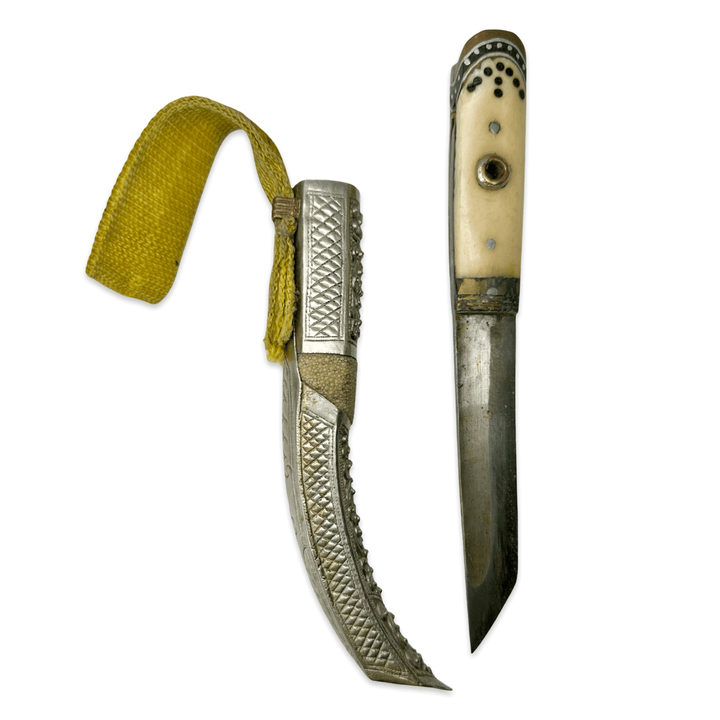 Tibetisches Gürtelmesser mit Rochenhaut - Verzierung – 19./frühes 20. Jahrhundert - Atelier Tibet