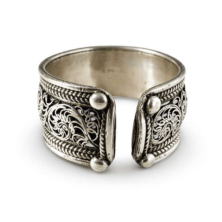Traditioneller Silberring aus Nepal – handgefertigt in Filigranarbeit - Atelier Tibet