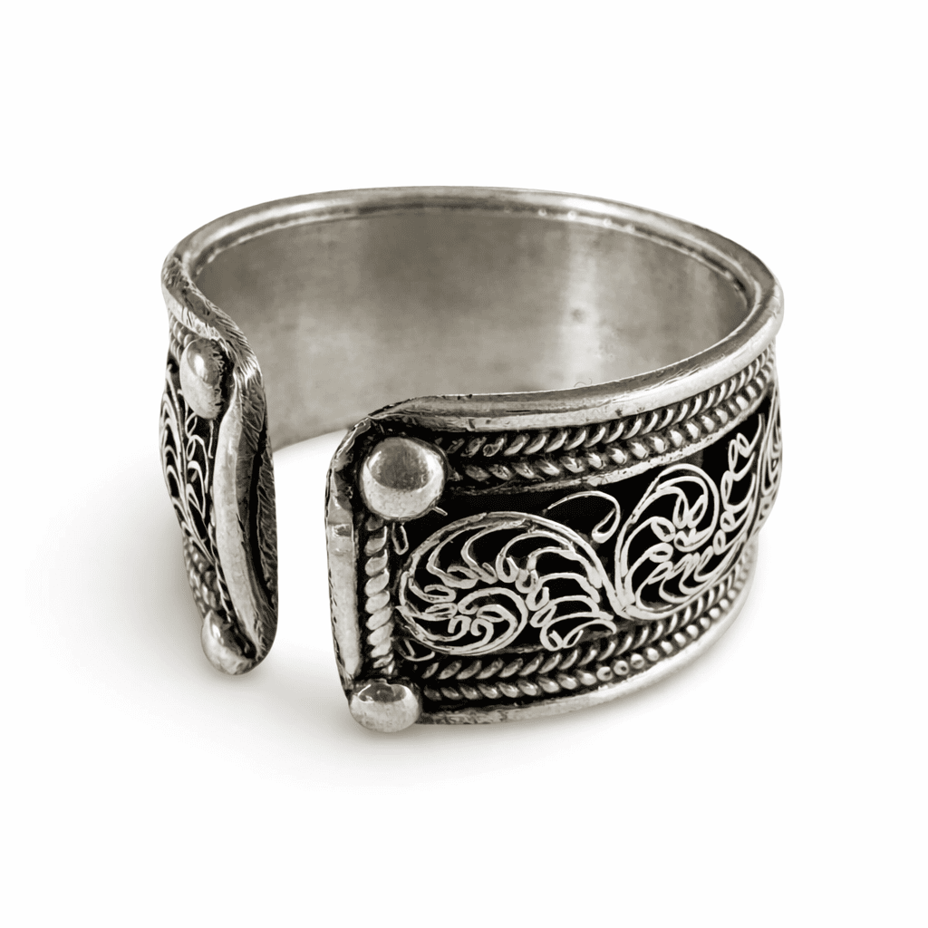 Traditioneller Silberring aus Nepal – handgefertigt in Filigranarbeit - Atelier Tibet