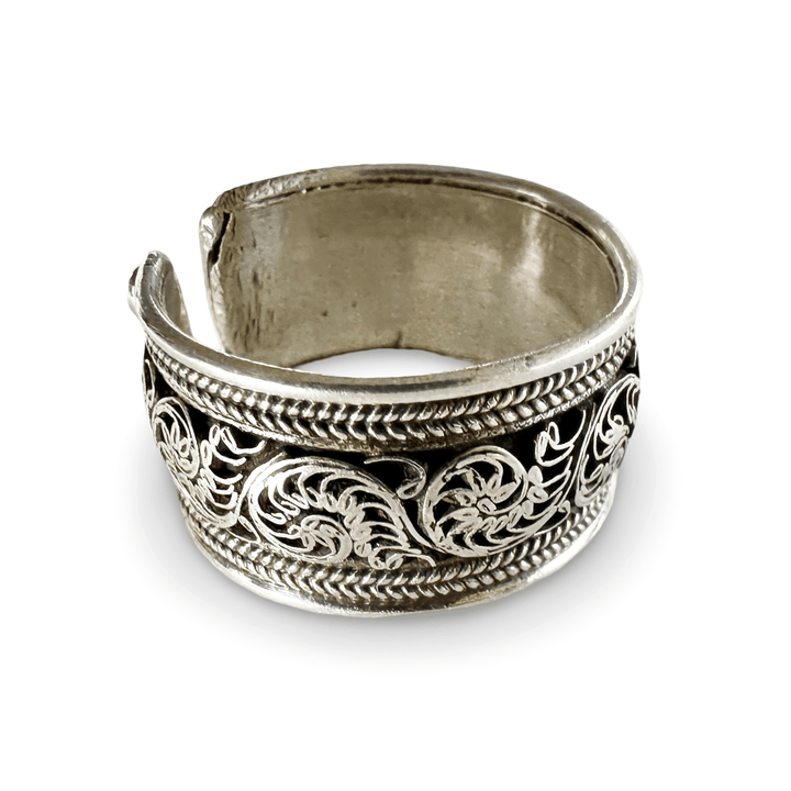 Traditioneller Silberring aus Nepal – handgefertigt in Filigranarbeit - Atelier Tibet