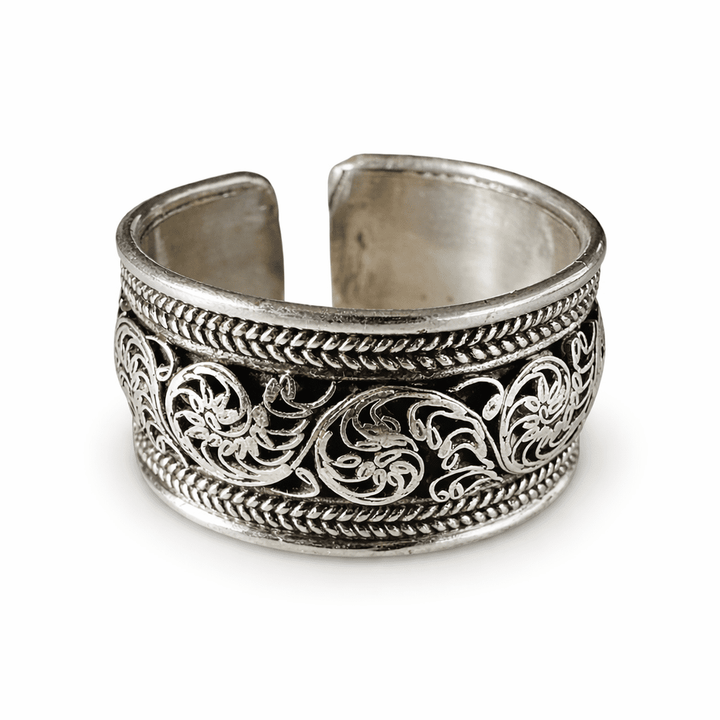 Traditioneller Silberring aus Nepal – handgefertigt in Filigranarbeit - Atelier Tibet
