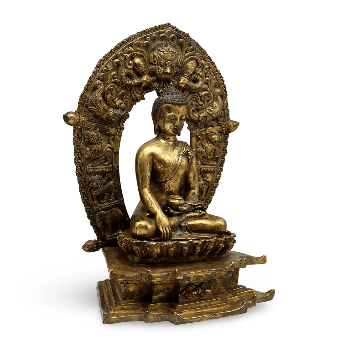Vergoldete antike Shakyamuni - Buddha - Statue mit reich verziertem Nimbusrahmen - Atelier Tibet