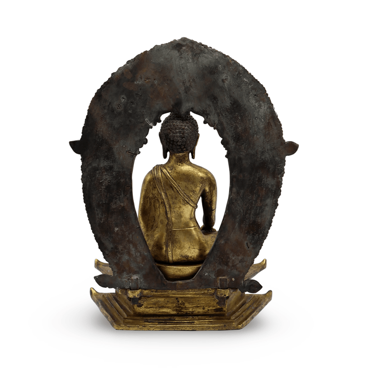 Vergoldete antike Shakyamuni - Buddha - Statue mit reich verziertem Nimbusrahmen - Atelier Tibet