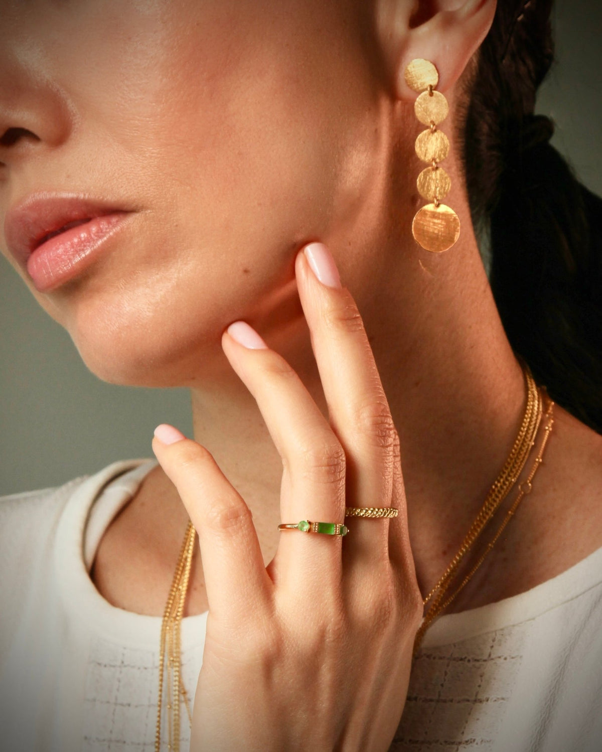 Vergoldeter Ring mit Nephrit - Einlagen - Atelier Tibet