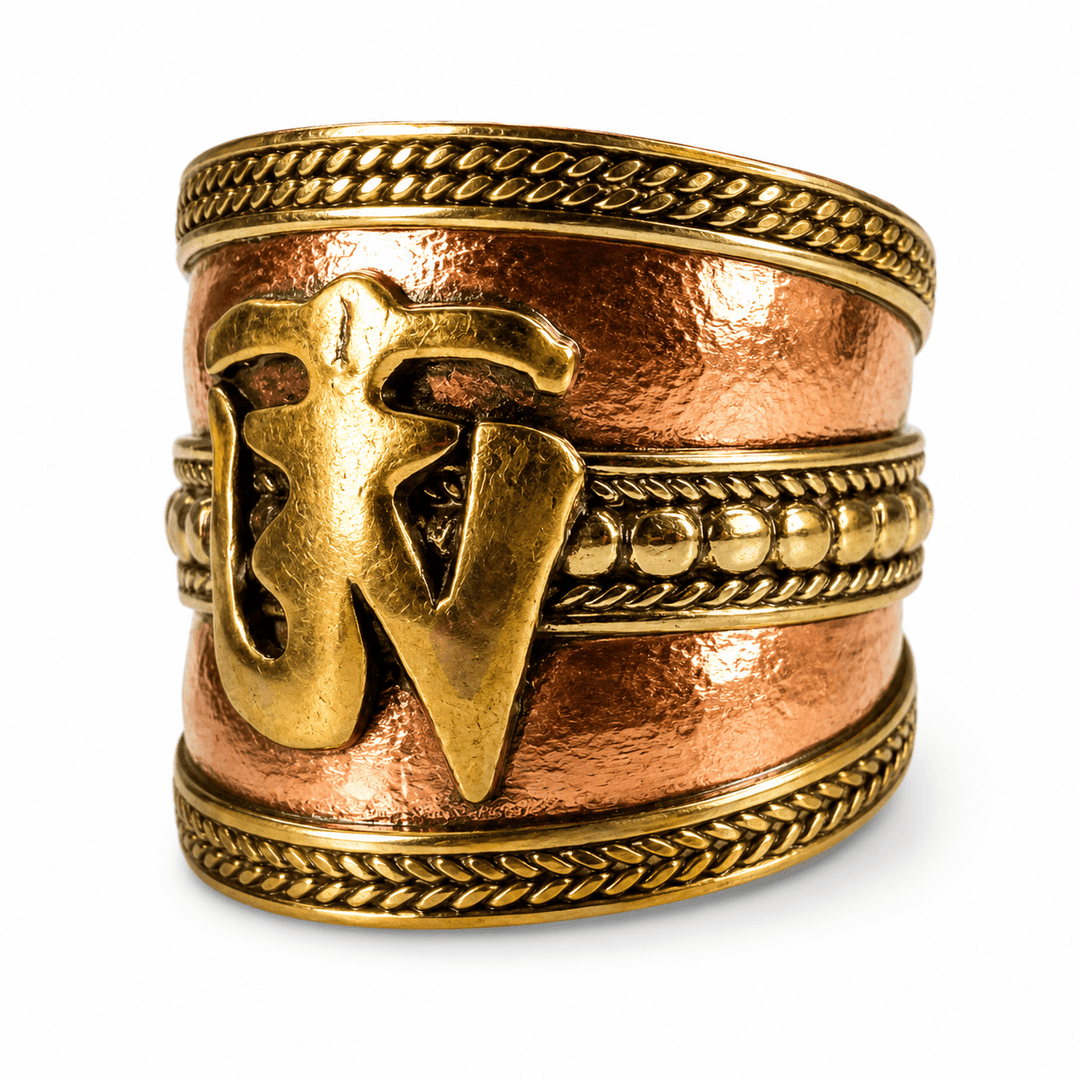 Verstellbarer Om ཨོཾ -Ring aus Kupfer und Messing - Atelier Tibet