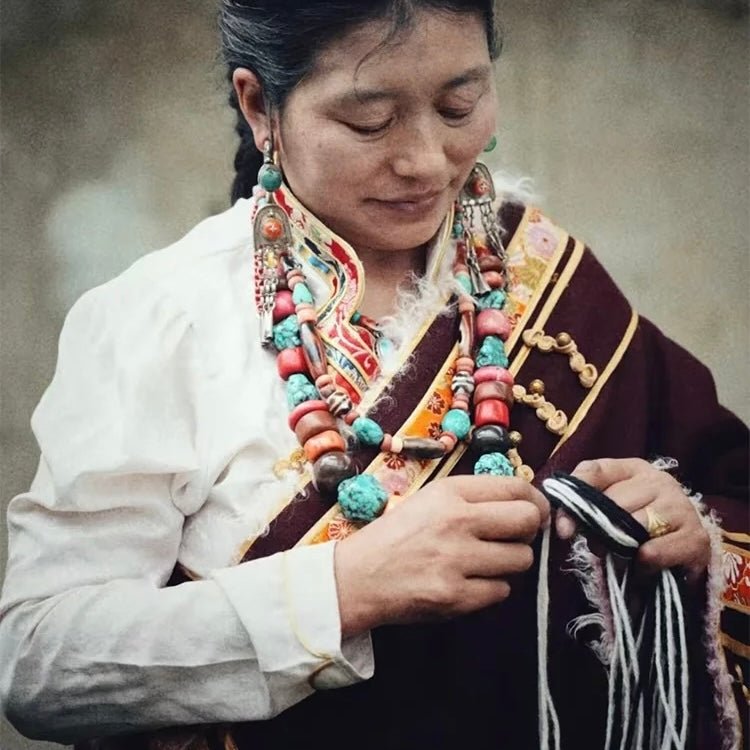 Wollarmband «Dzi», handgewebt in Tibet · CHARU × Tsoten - Atelier Tibet