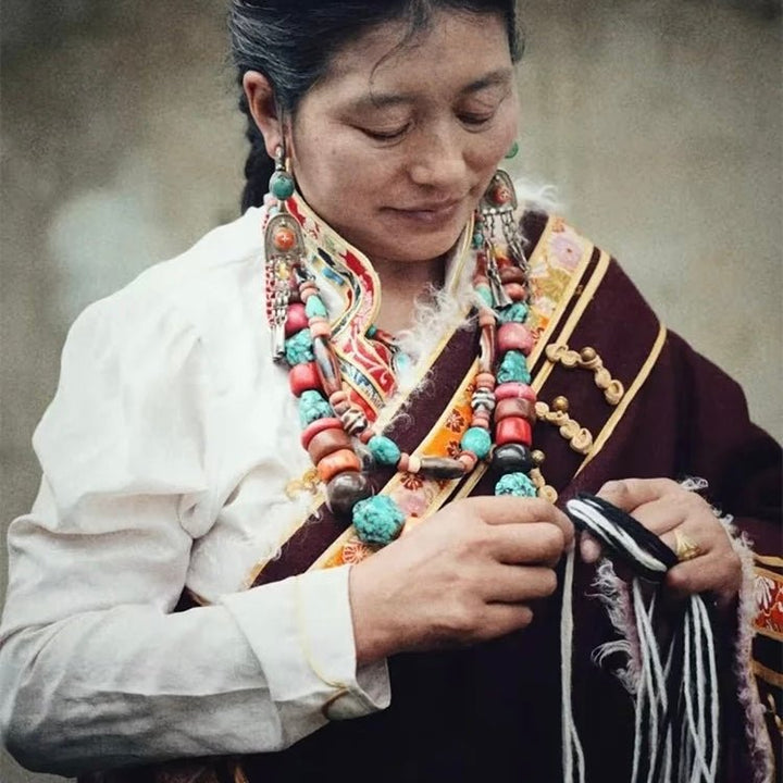Wollarmband «Dzi», handgewebt in Tibet · CHARU × Tsoten - Atelier Tibet