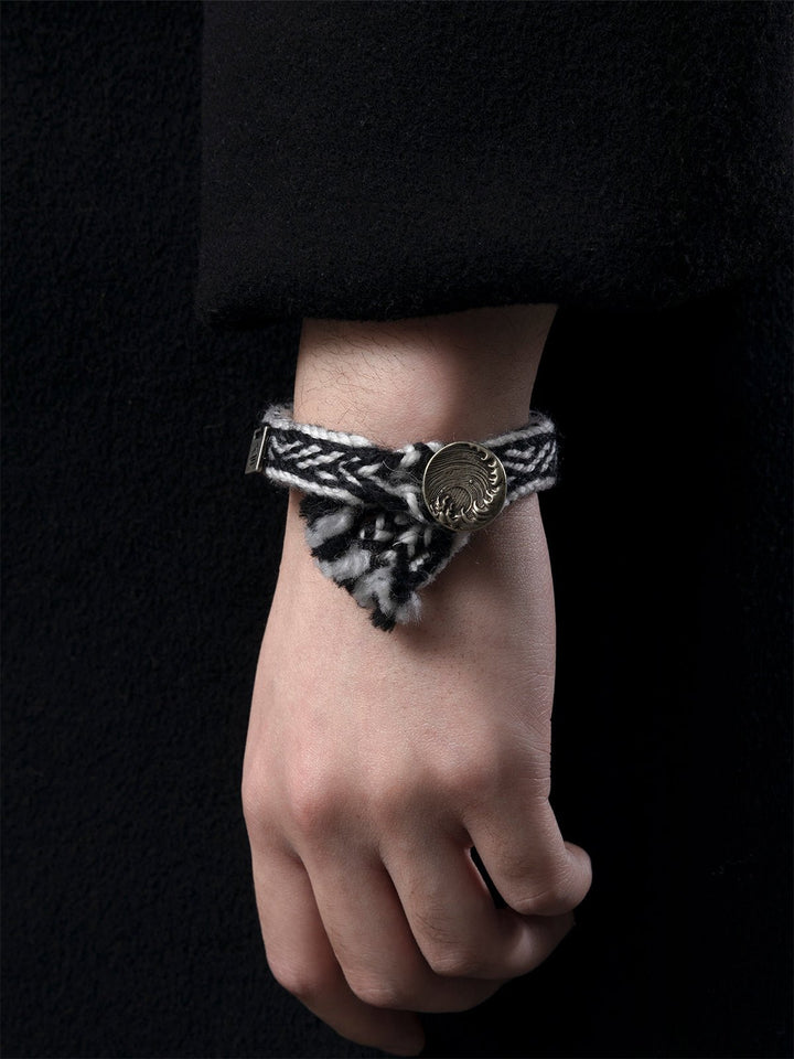 Wollarmband «Wasserwelle», handgewebt in Tibet · CHARU × Tsoten - Atelier Tibet