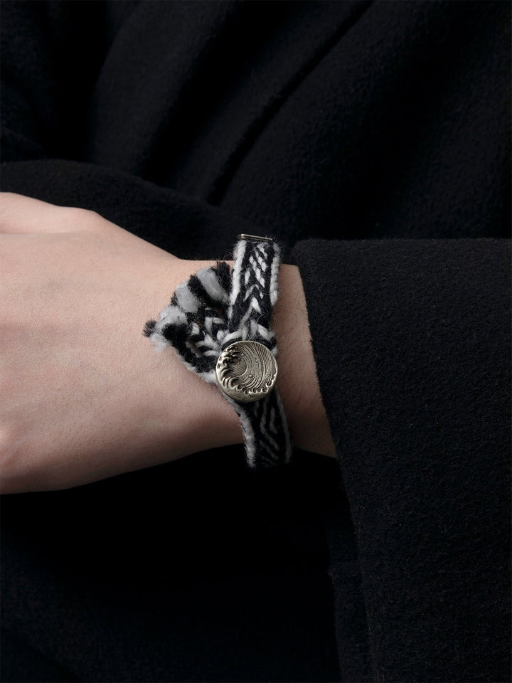 Wollarmband «Wasserwelle», handgewebt in Tibet · CHARU × Tsoten - Atelier Tibet