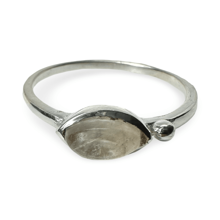 Zarter, eleganter Silberring mit farbigem ovalem Schmuckstein - Atelier Tibet