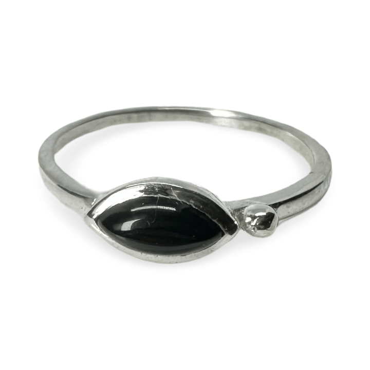 Zarter, eleganter Silberring mit farbigem ovalem Schmuckstein - Atelier Tibet